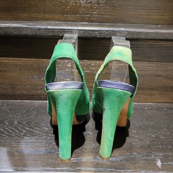 2/$20 BCBG Green High Heels Shoes Size: 7B US - Picture 4 of 7
